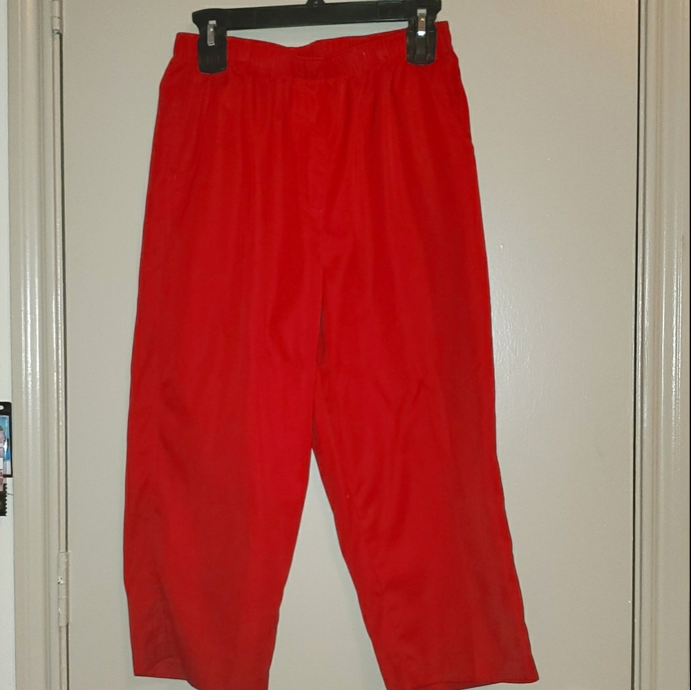 Red capris